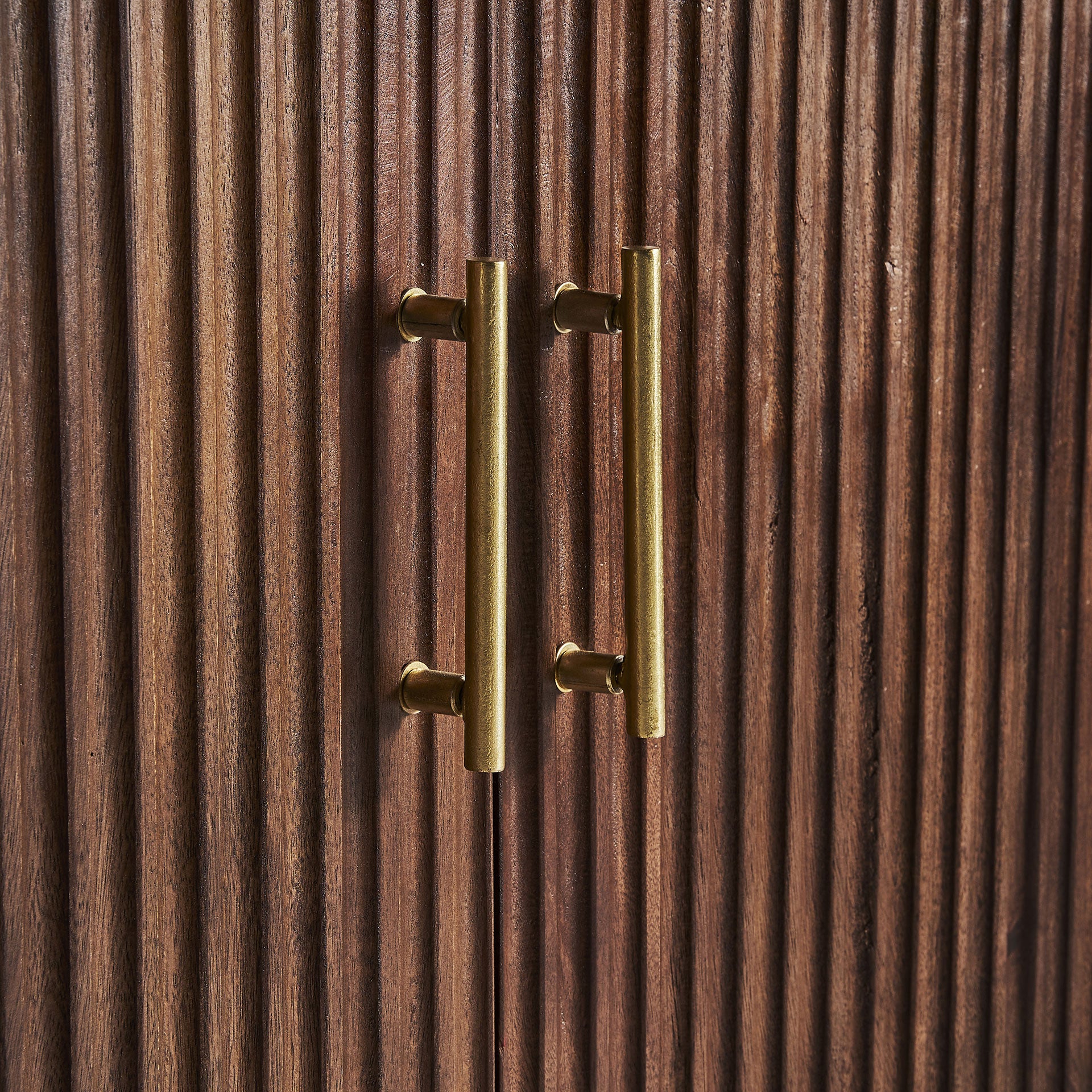 MESIA SIDEBOARD
